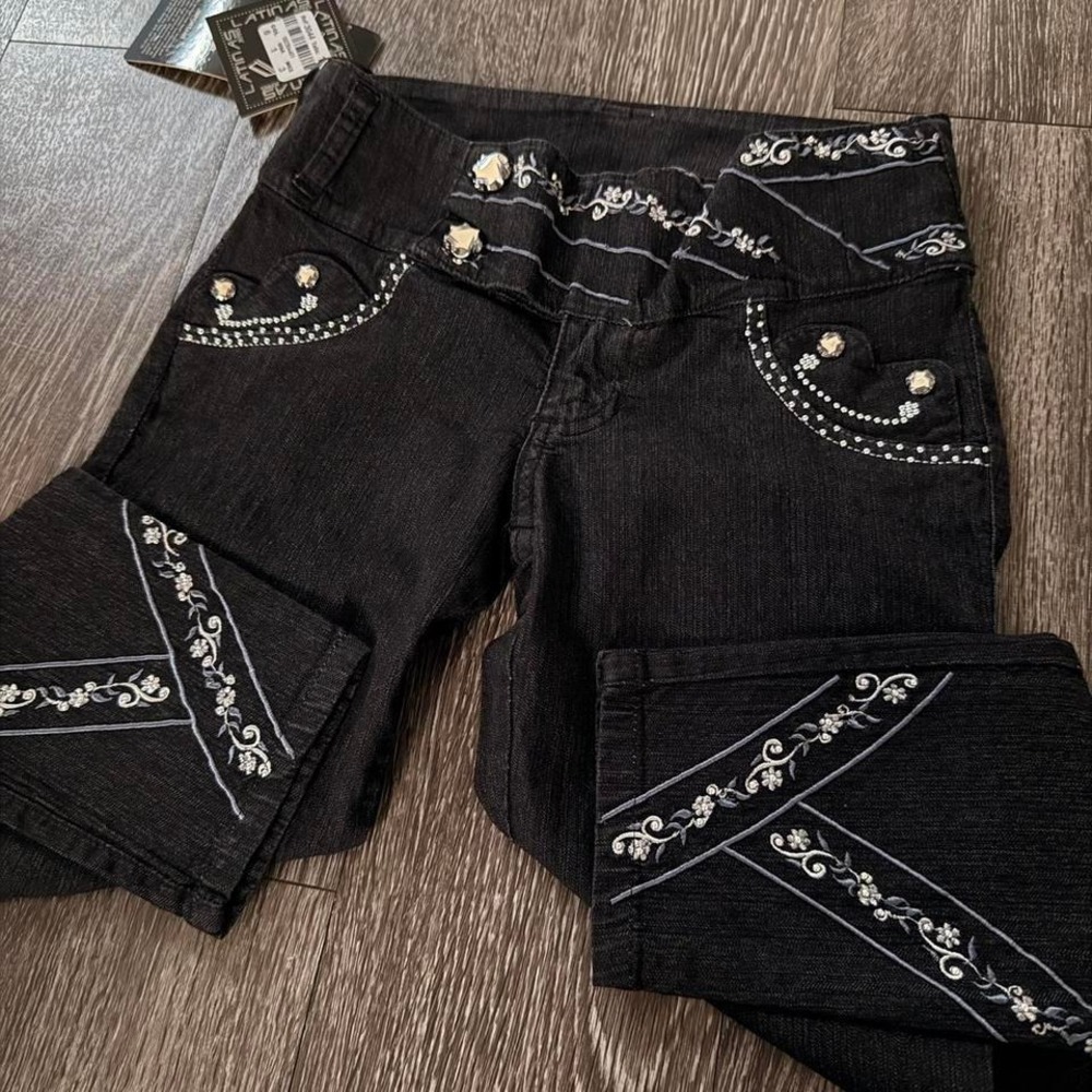 Y2K Deadstock Black Embroidered Low-rise Capris